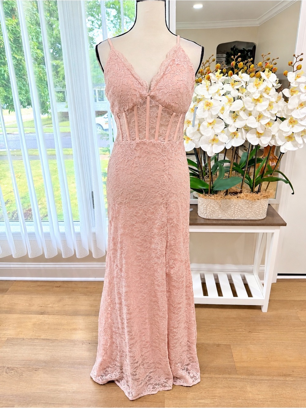 MORGAN & COMPANY Juniors' Glitter Scallop Lace Corset Gown, Leg slit - Size 7